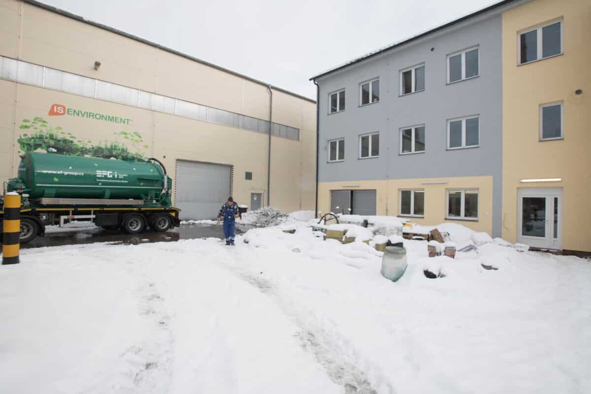 RV1 4853 1